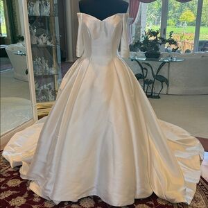 New Casablanca Macy Matte Mikado Off-Shoulder ivory bridal gown 3/4 sleeve sz12